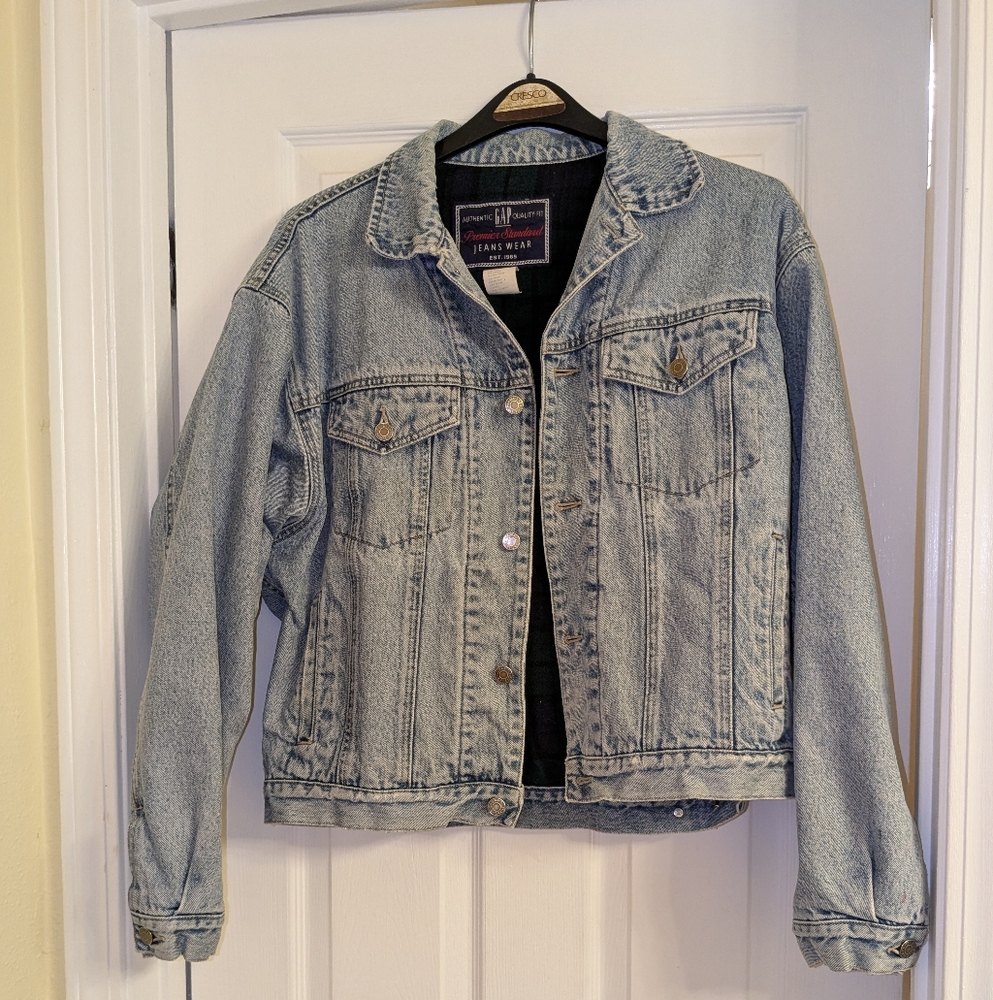 Vintage GAP Jean Jacket! Mens Small / Women Medium